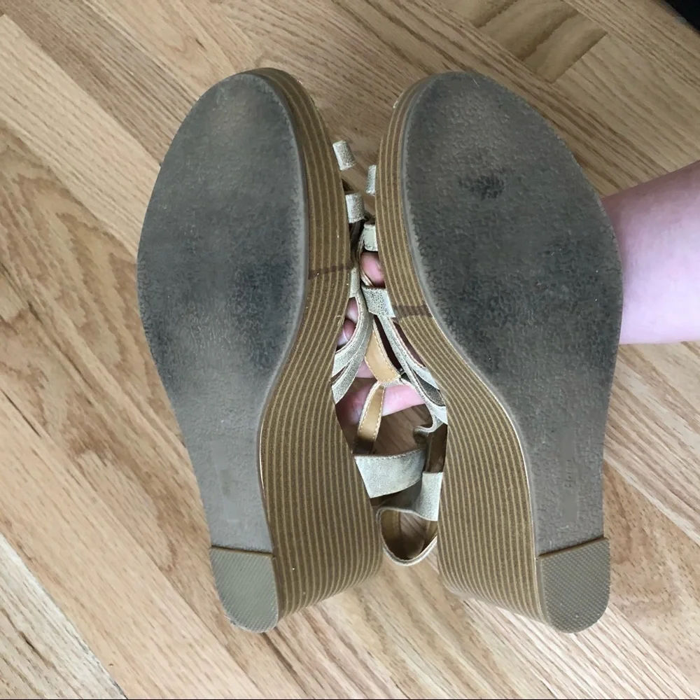 Bass Gold Woven Wedge Sandals 8.5 Leather
